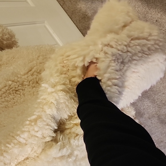 Faux fur coat. Silk lined. Snap closure down front of coat. High neck. Pockets. - Picture 5 of 5